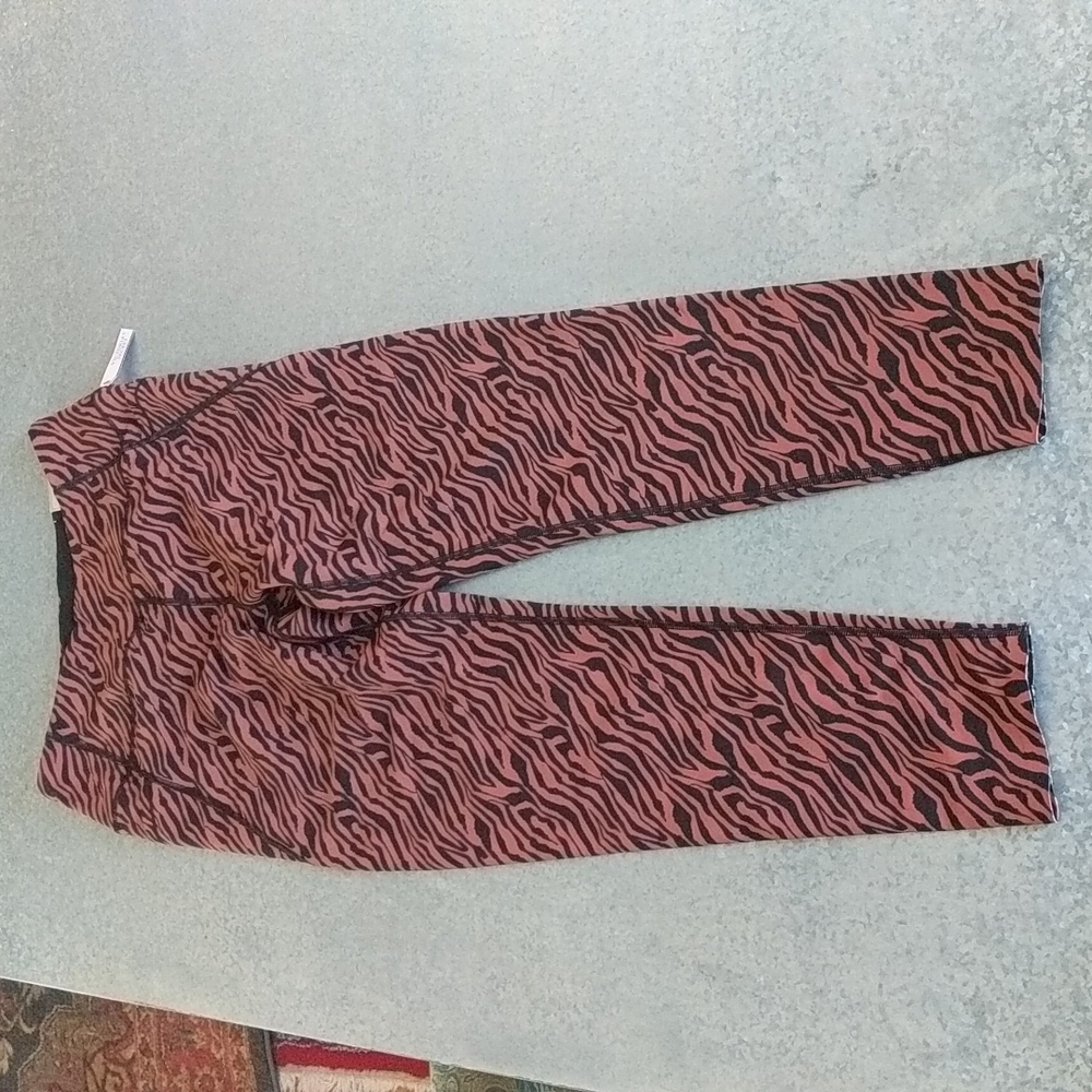 Victoria's Secret NWT Performance 7/8 Legging Tight High Rise Medium Brown Zebra